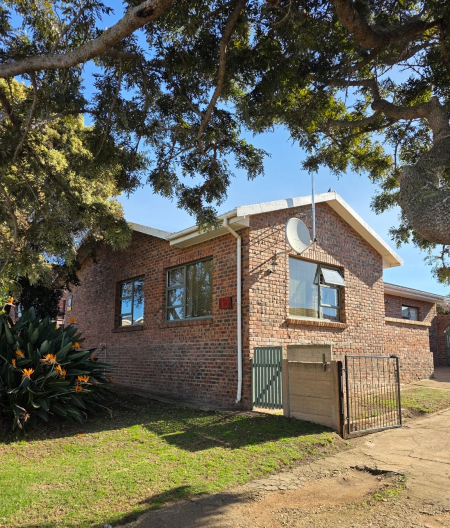 3 Bedroom Property for Sale in Wavecrest Eastern Cape